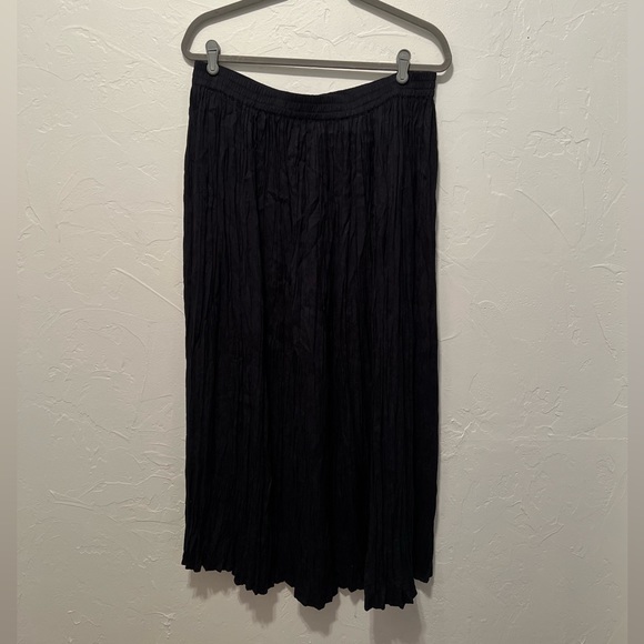 Dresses & Skirts - Khaki Rose black skirt
